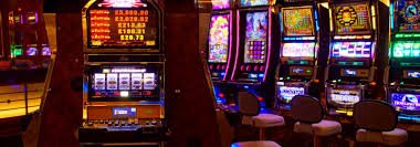 Studio produksi live dealer biliard dengan meja berkualitas tinggi dan kamera multi-sudut